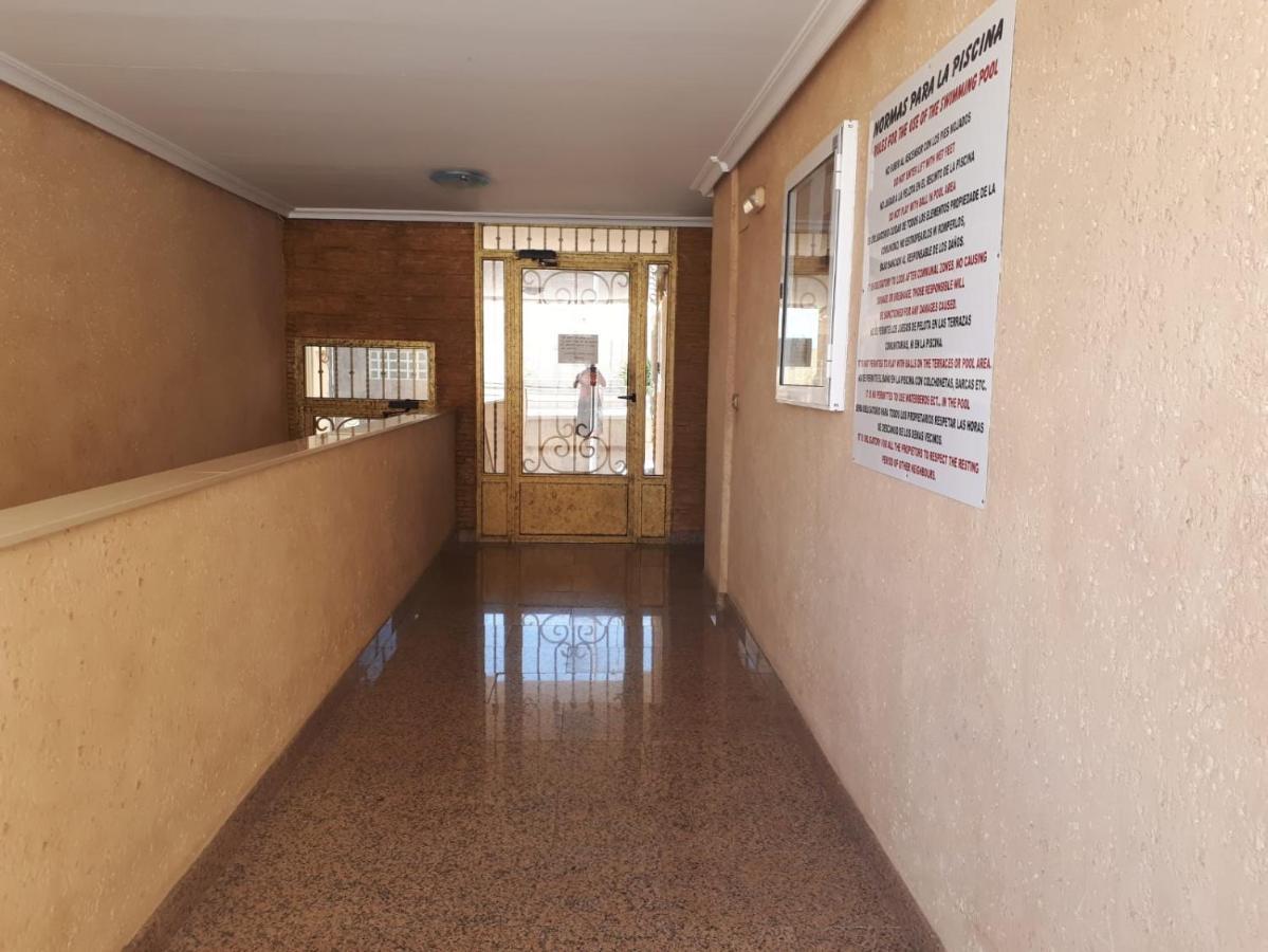 Apartamento 9 De Octubre Los Montesinos Luaran gambar